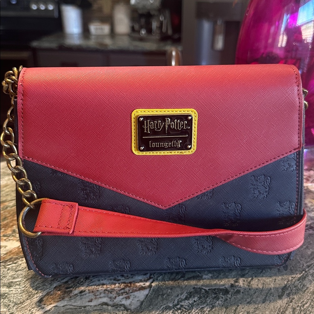 NWOT LOUNGEFLY Gryffindor Crossbody Bag - Picture 2 of 4